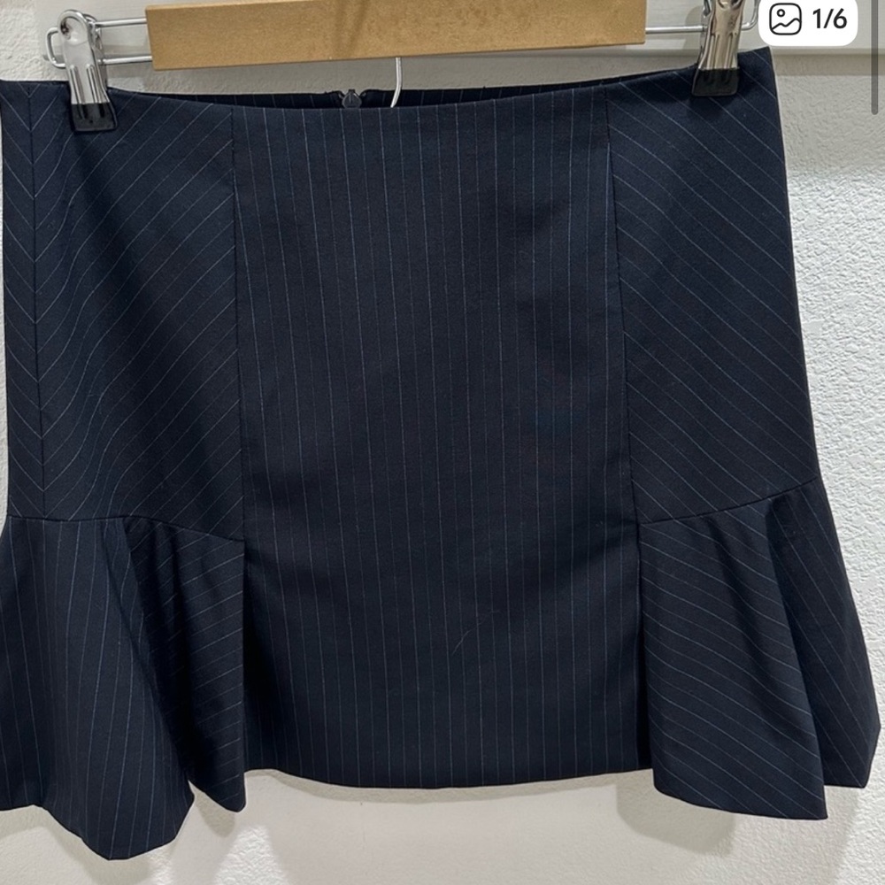 Karen millen mini skirt size 6 navy pinstripe